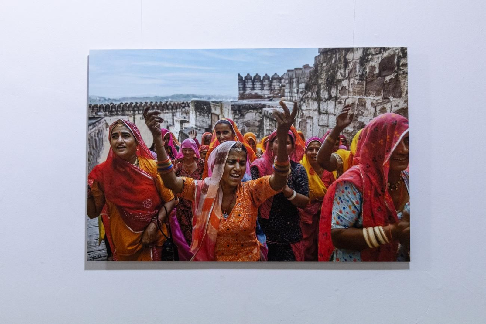 ‘Saris de seda, realidades desveladas’: una mirada fotográfica a la fuerza y dignidad de las mujeres de la India en los Baños Árabes de Jaén