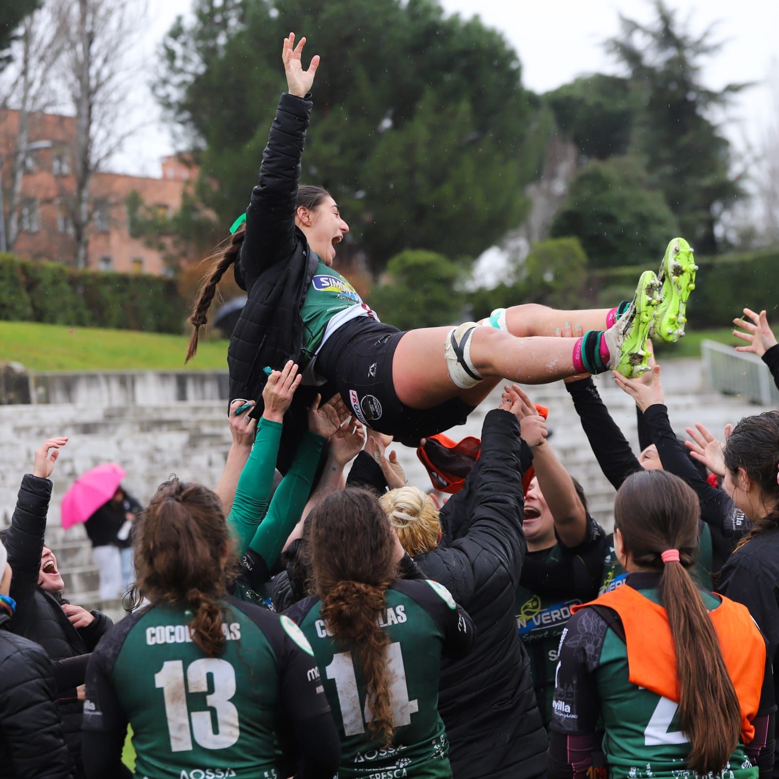 Manteo a Martina Farina tras su último partido ya que vuelve a Italia tras finalizar su Erasmus.