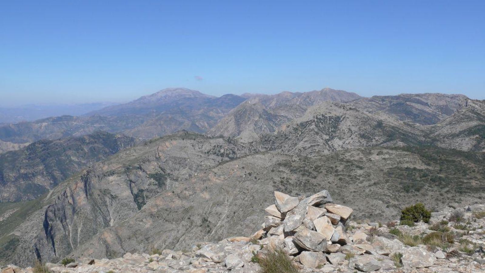 Vistas durante la ruta hacia el pico del Cielo.