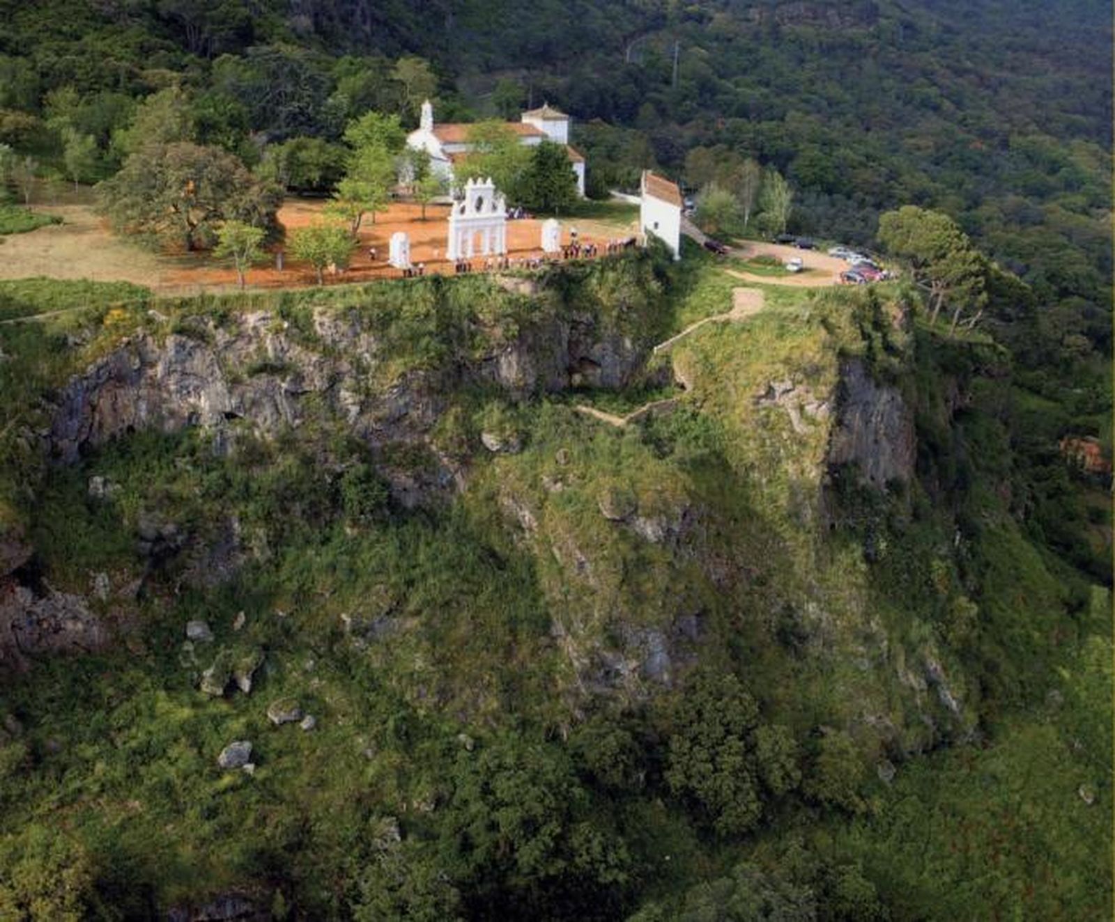 La panorámica de la Peña Arias Montano
