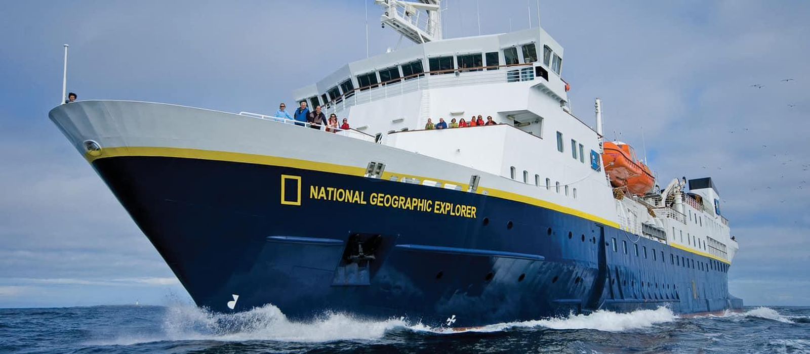 El crucero de expedición National Geographic recala en la Costa Tropical tras su singladura por Francia, España o Portugal