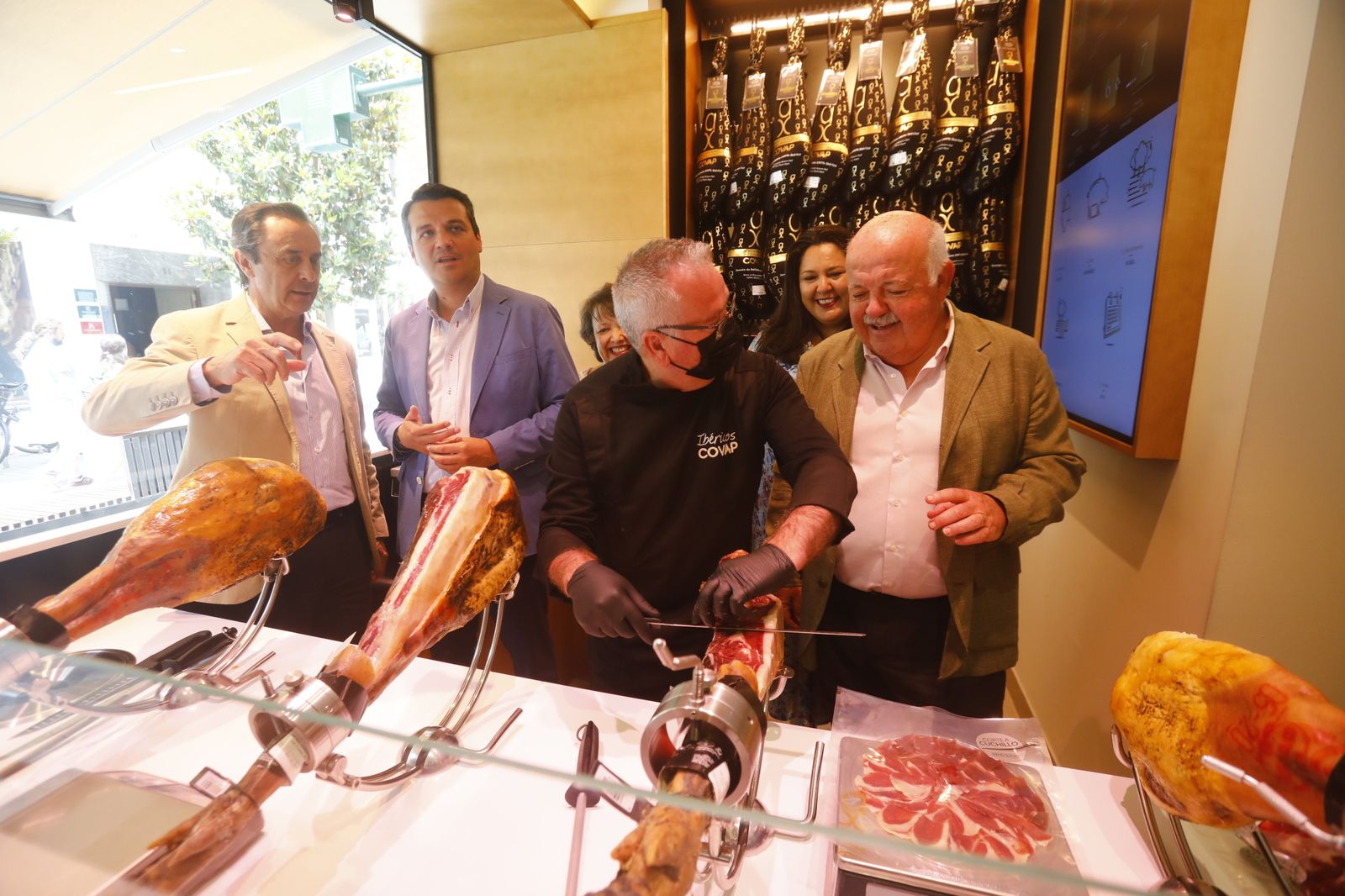 La inauguración de D'Tapas, de Covap, en Córdoba, en imágenes