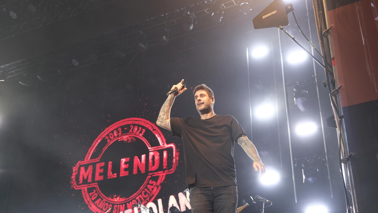 El concierto de Melendi llena de fans la Plaza de Toros de Almería, en imágenes