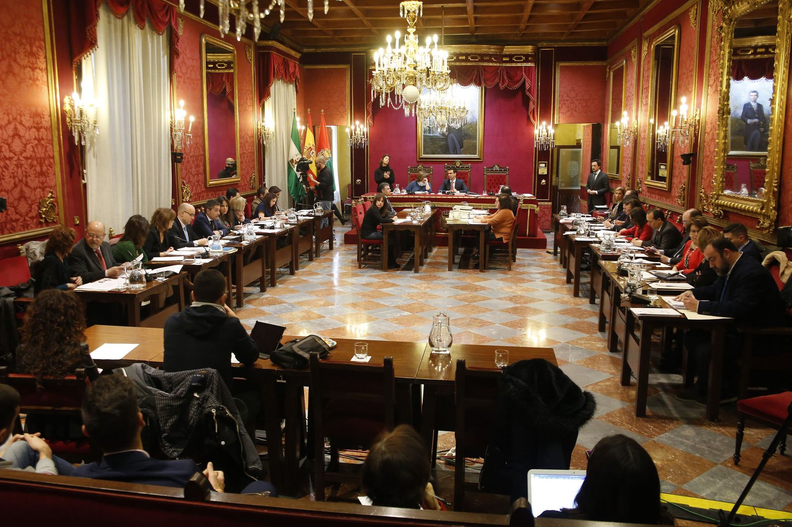 Los grupos políticos podrán decidir sobre el lugar de trabajo de sus asesores y secretarios municipales.