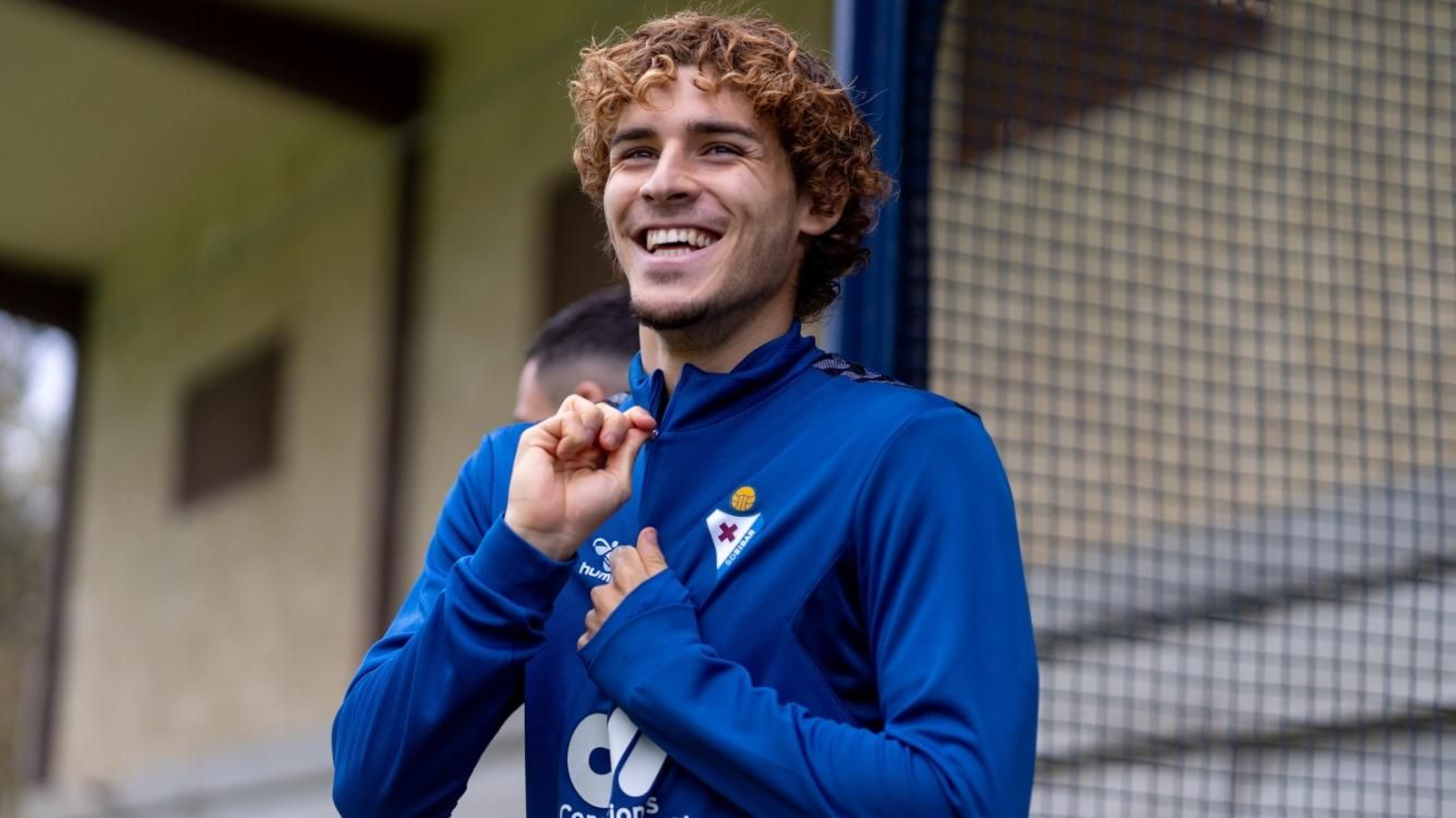 Jorge Pascual, antes de iniciar uno de los entrenamientos con la SD Eibar. Jorge Pascual, antes de iniciar uno de los entrenamientos con la SD Eibar.