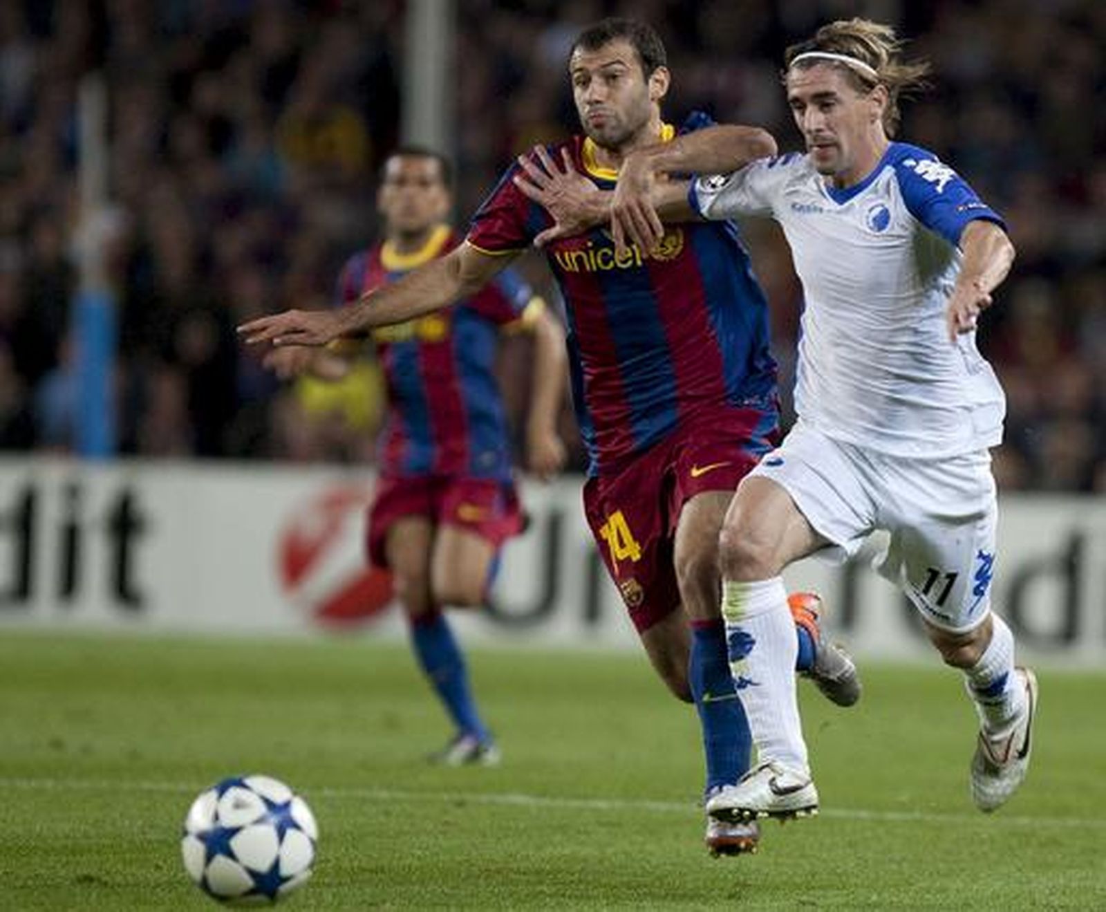 El Barcelona supera al Copenhague en el Camp Nou. / EFE