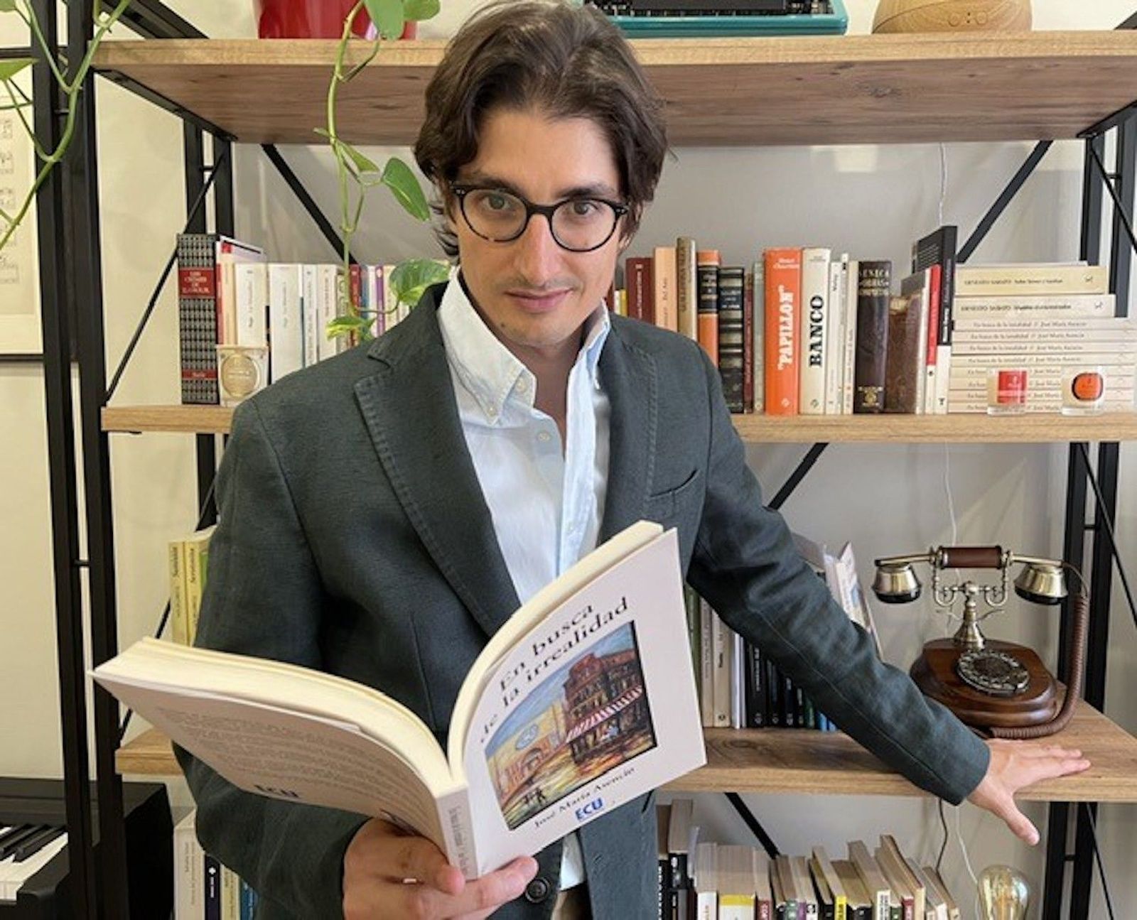 José María Asencio Gallego, autor de ‘En busca de la irrealidad’.