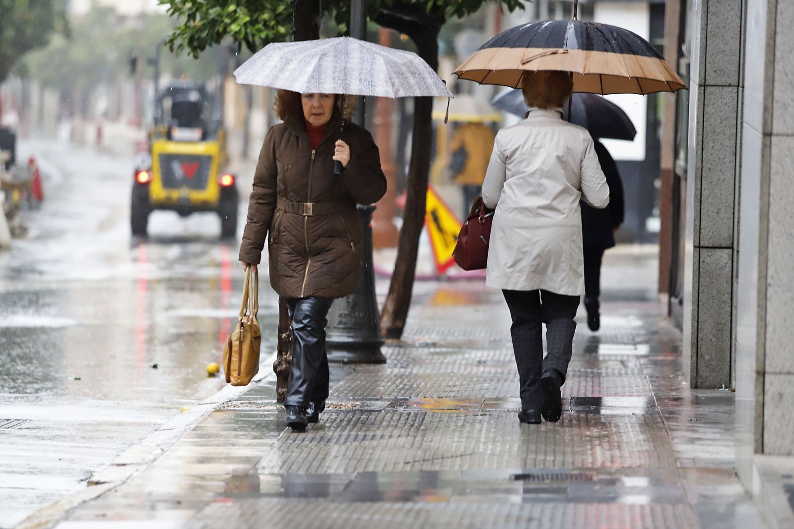 imágenes de la lluviosa mañana en Huelva