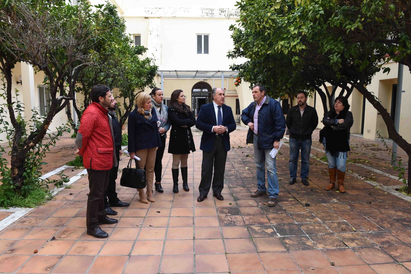 Visita de Landaluce al antiguo hospital militar.