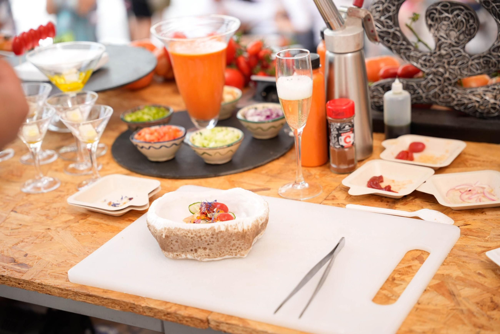 La Cofradía del Tomate y la semifinal del concurso gastronómico de la Feria de Almería, en imágenes