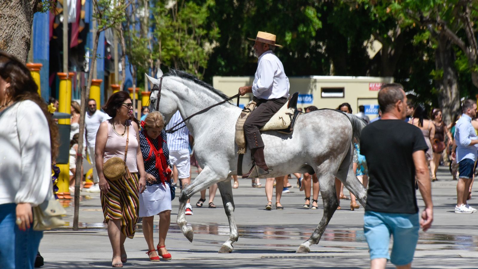 Fotos del miercoles en la Feria Real de Algeciras Dia de la Mujer