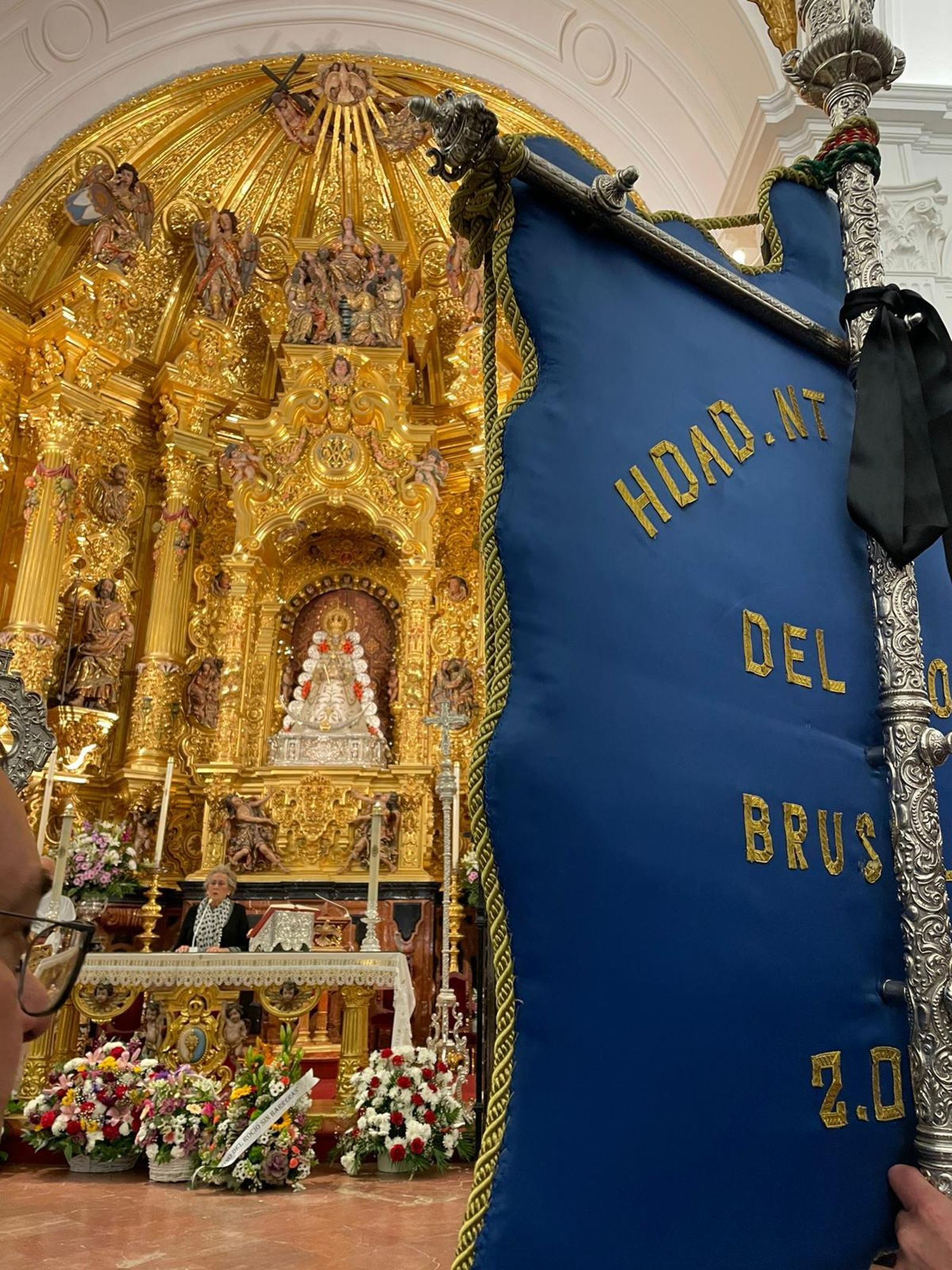 Misa de la Hermandad de Bruselas ante la Virgen del Rocío.
