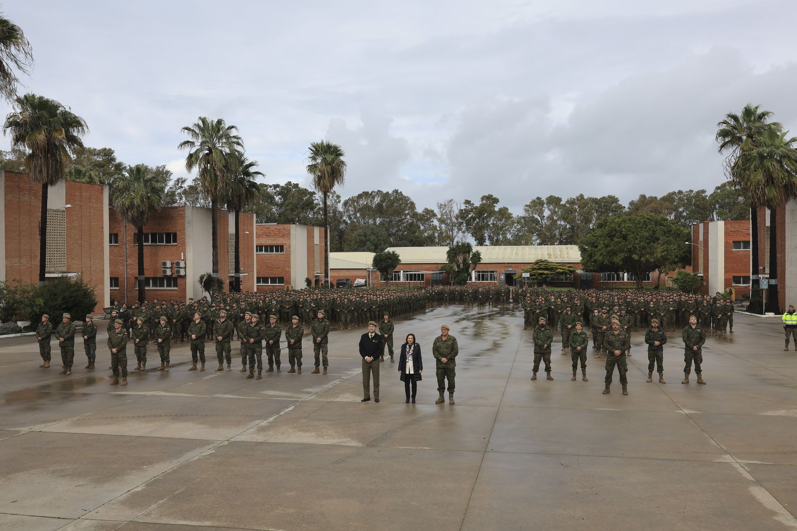 La ministra de Defensa, en el acuartelamiento de Camposoto de San Fernando