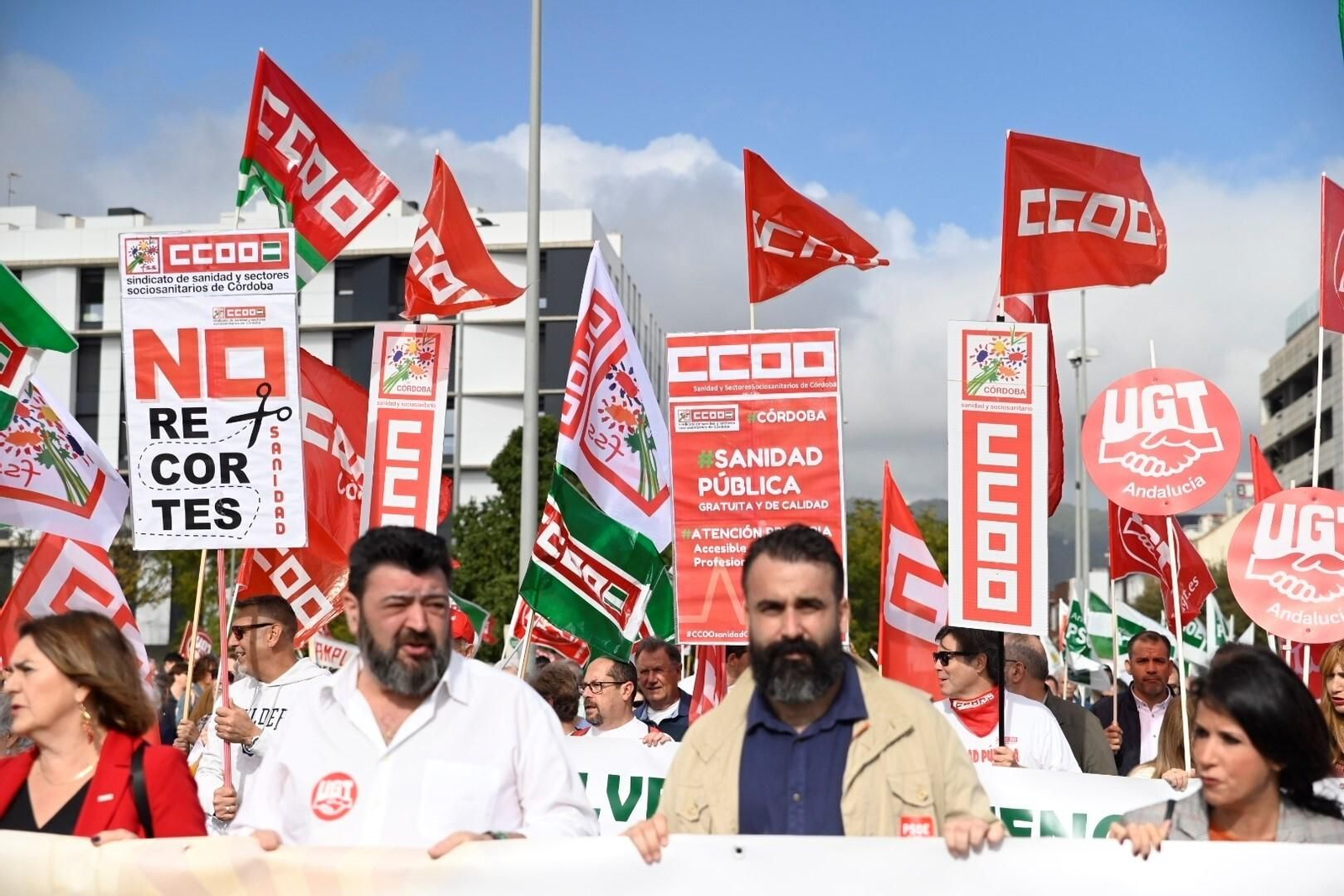 La manifestación en defensa de la sanidad pública en Córdoba, en imágenes