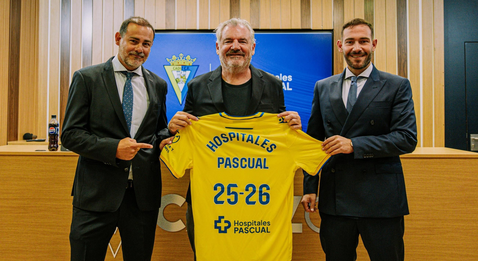 Acto entre el Cádiz y Hospitales Pascual.