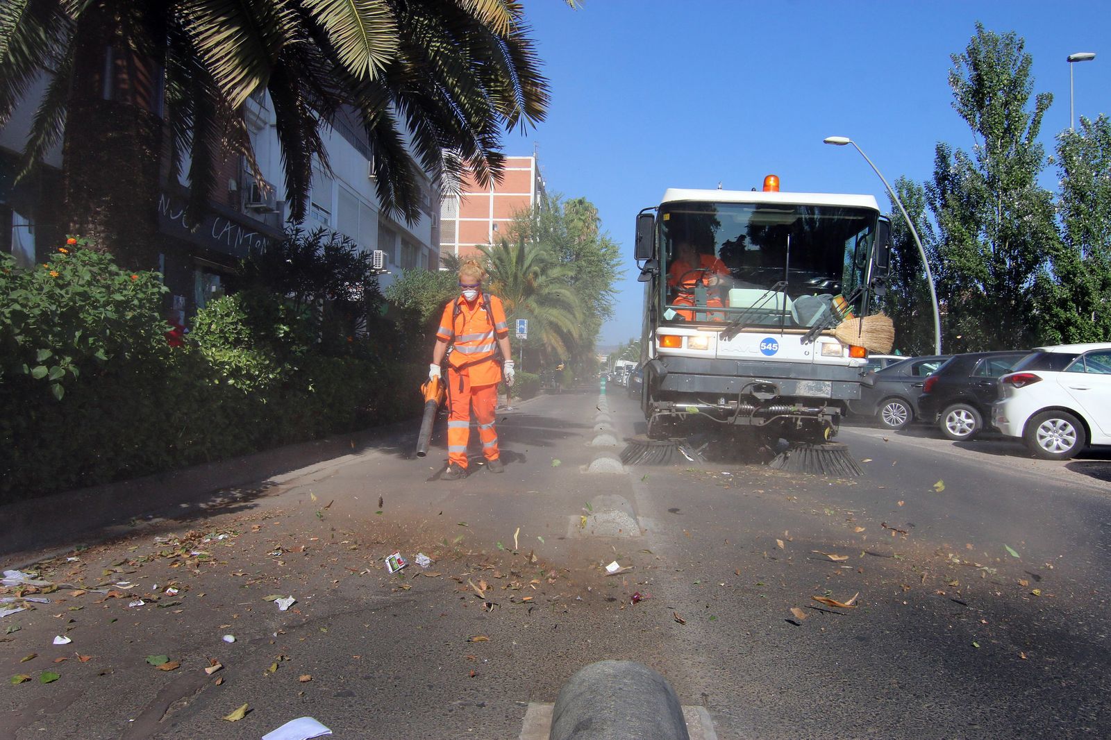 Personal de Sadeco, durante un servicio.