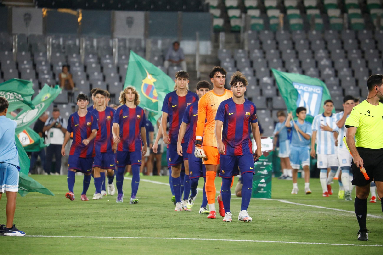 Las mejores fotos del Barcelona - Racing Club de la final del Mundial de Clubes juvenil en El Arcángel