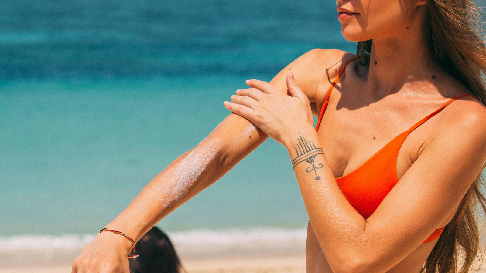 ¡Disfruta del sol sin miedo! con la nueva línea fotoprotectora antimanchas de Collistar