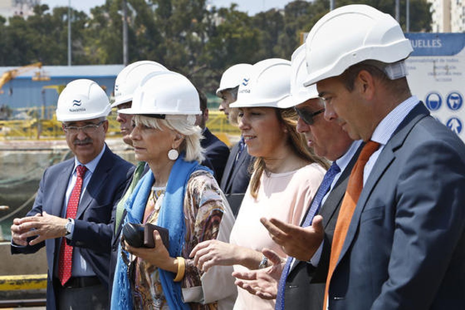 La presidenta de la Junta, en la factoría de Cádiz.

Foto: Julio González
