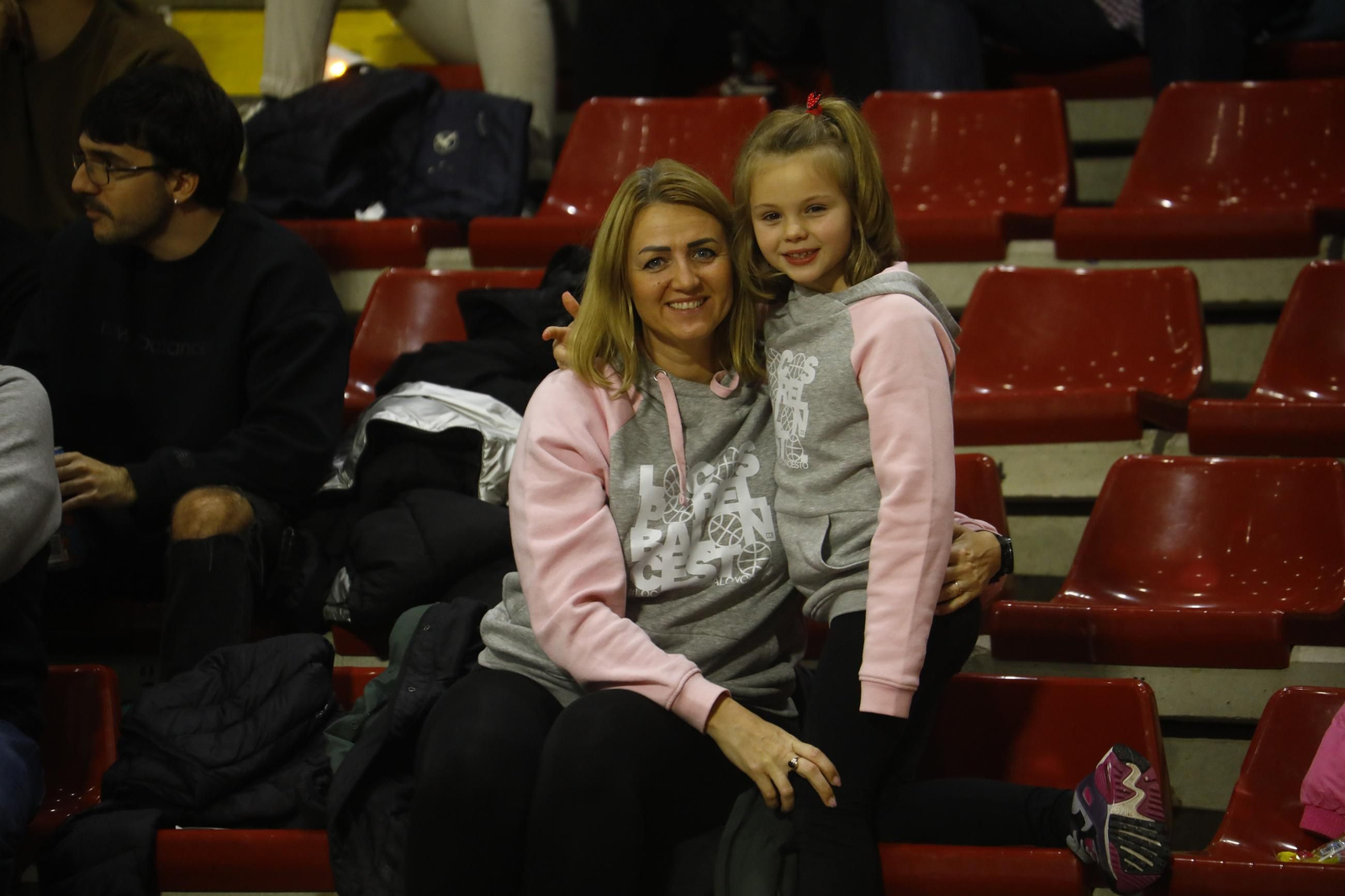 Las mejores fotos del ambiente en Vista Alegre para el Coto Córdoba - Baloncesto Valladolid