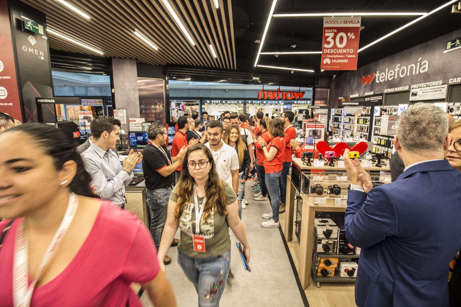 En la jornada inaugural de la tienda se entregaron diversos premios.