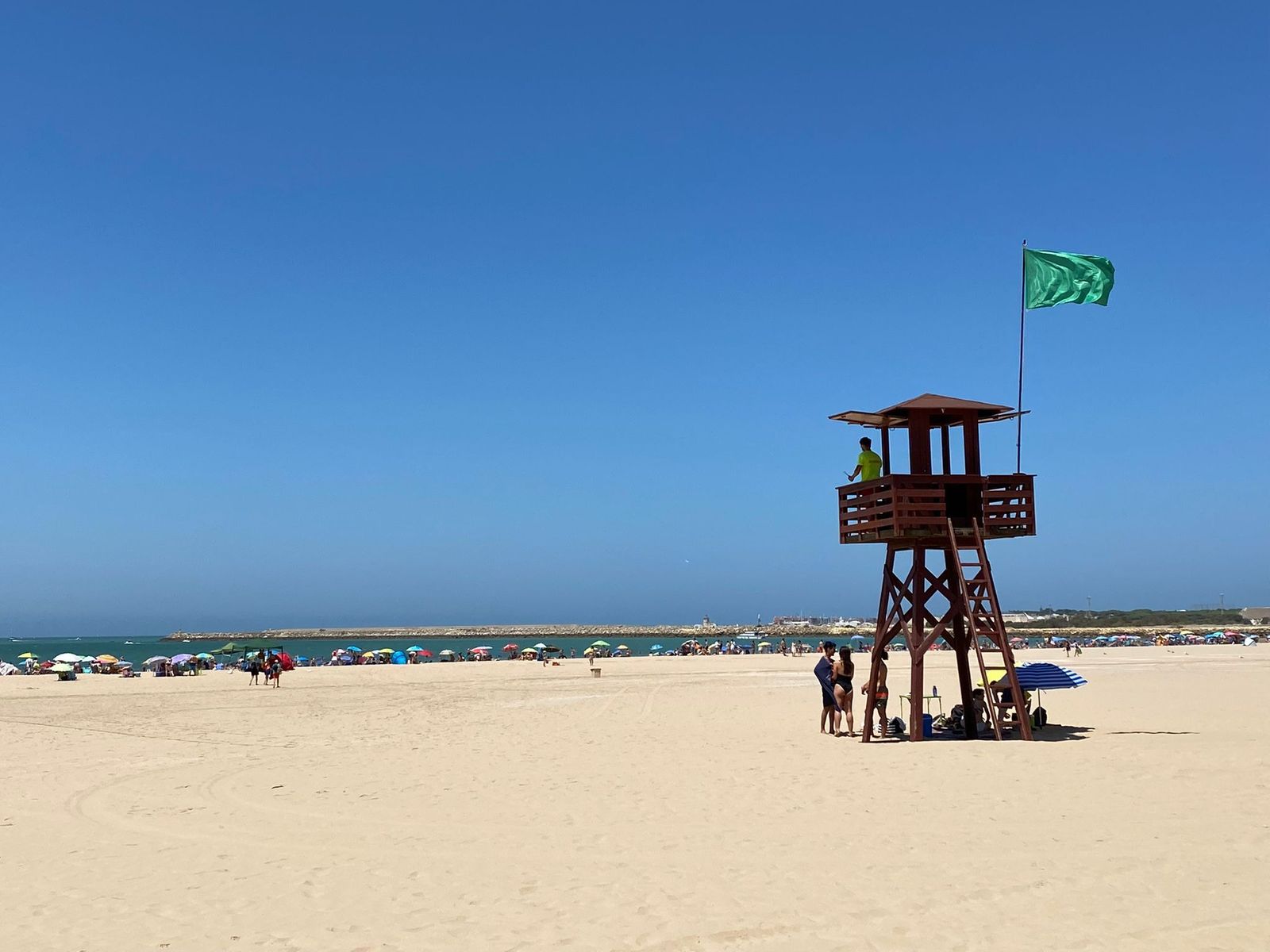 Una de las torretas de socorristas que funcionan con el actual contrato provisional, que expira este viernes.