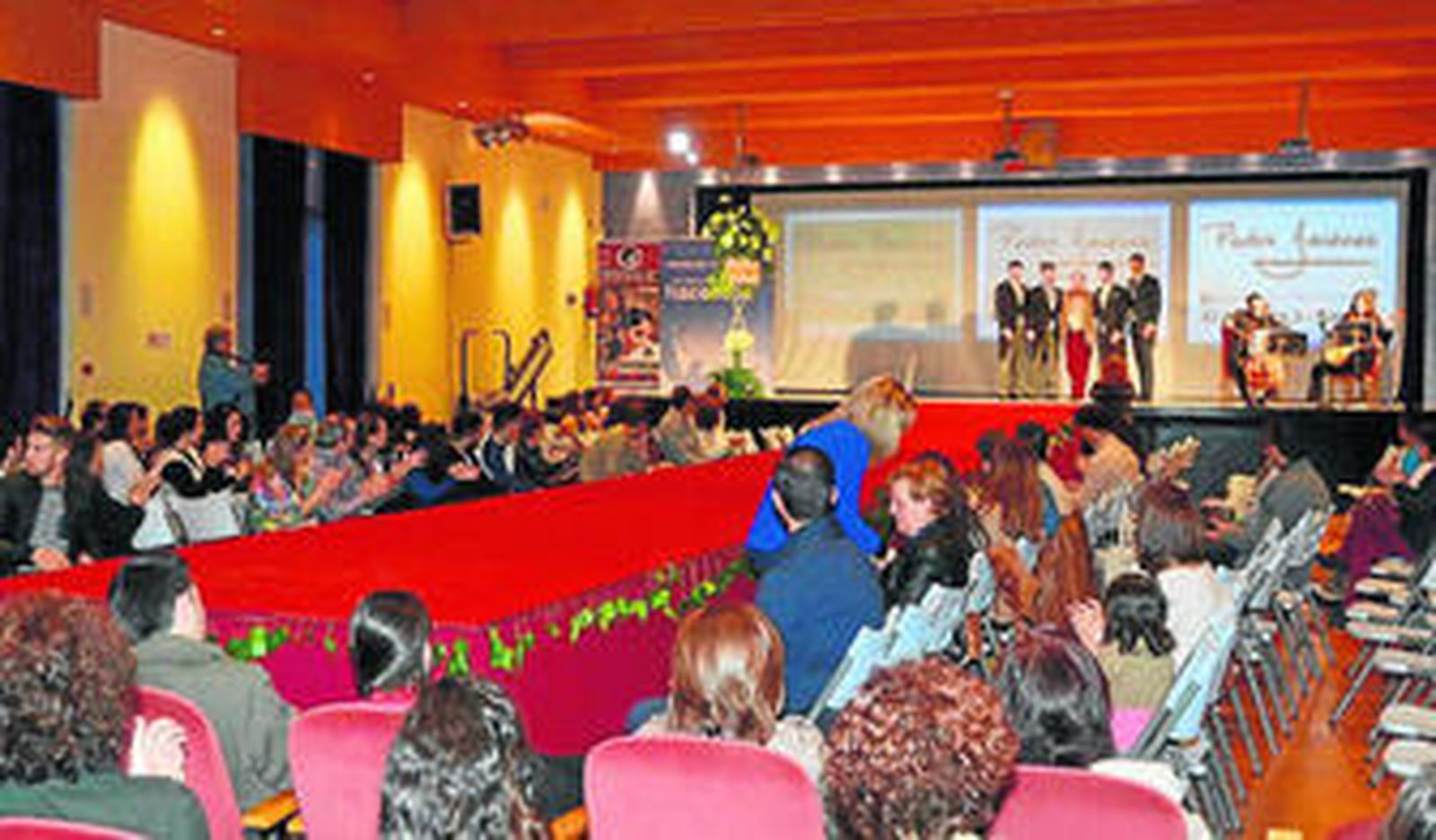 Desfile de Pedro Jiménez en el salón de actos del palacio de la Merced.