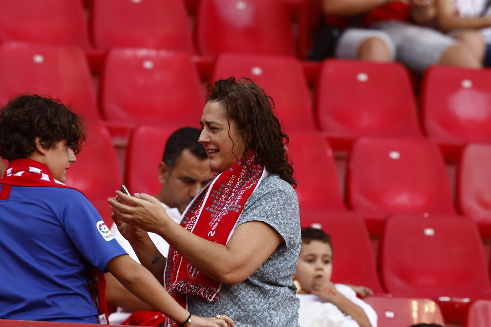 Búscate en las fotos del Sevilla-Valencia