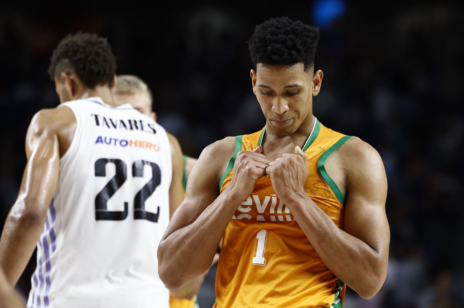 Tyson Pérez se lamenta al final del partido por una derrota que condena al Betis Baloncesto.