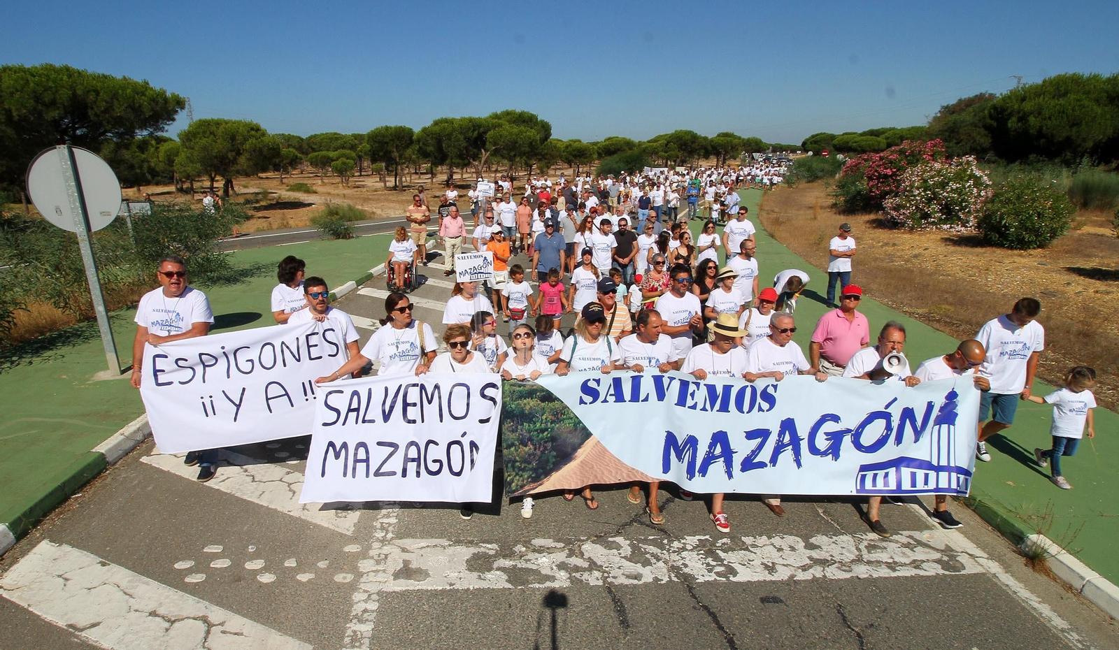 La manifestación "Salvemos Mazagón" en imágenes