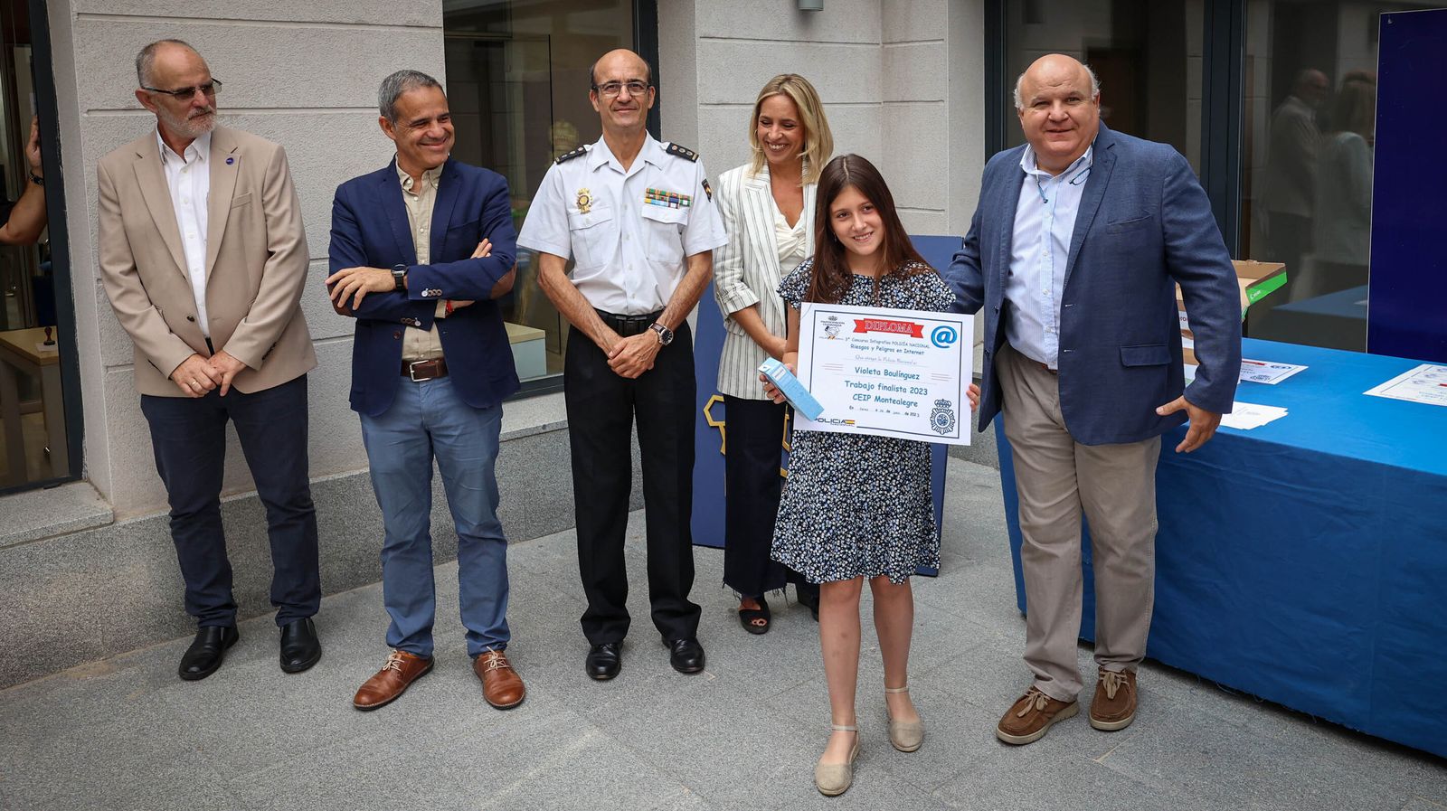 La policía entrega los 3º Premios de Infografías Sobre el Riesgo de Internet a escolares de Jerez