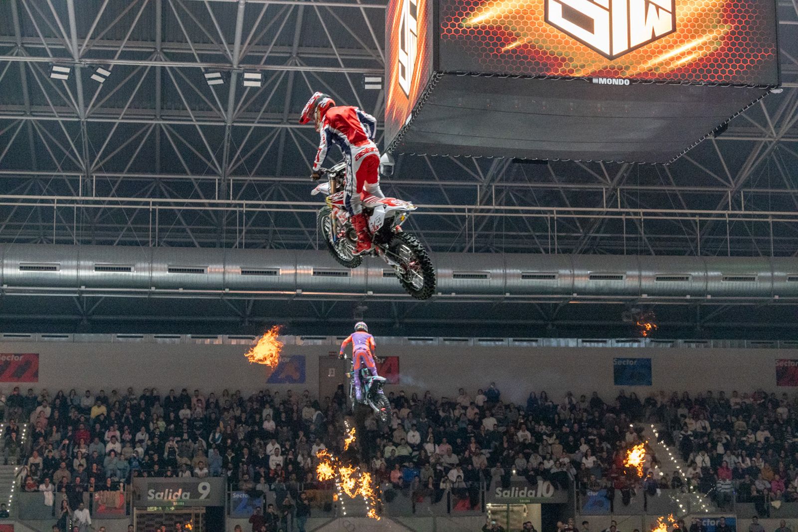 En imágenes: el Olivo Arena vibra con piruetas y motor en estado puro en el Soloflow Freestyle (1)