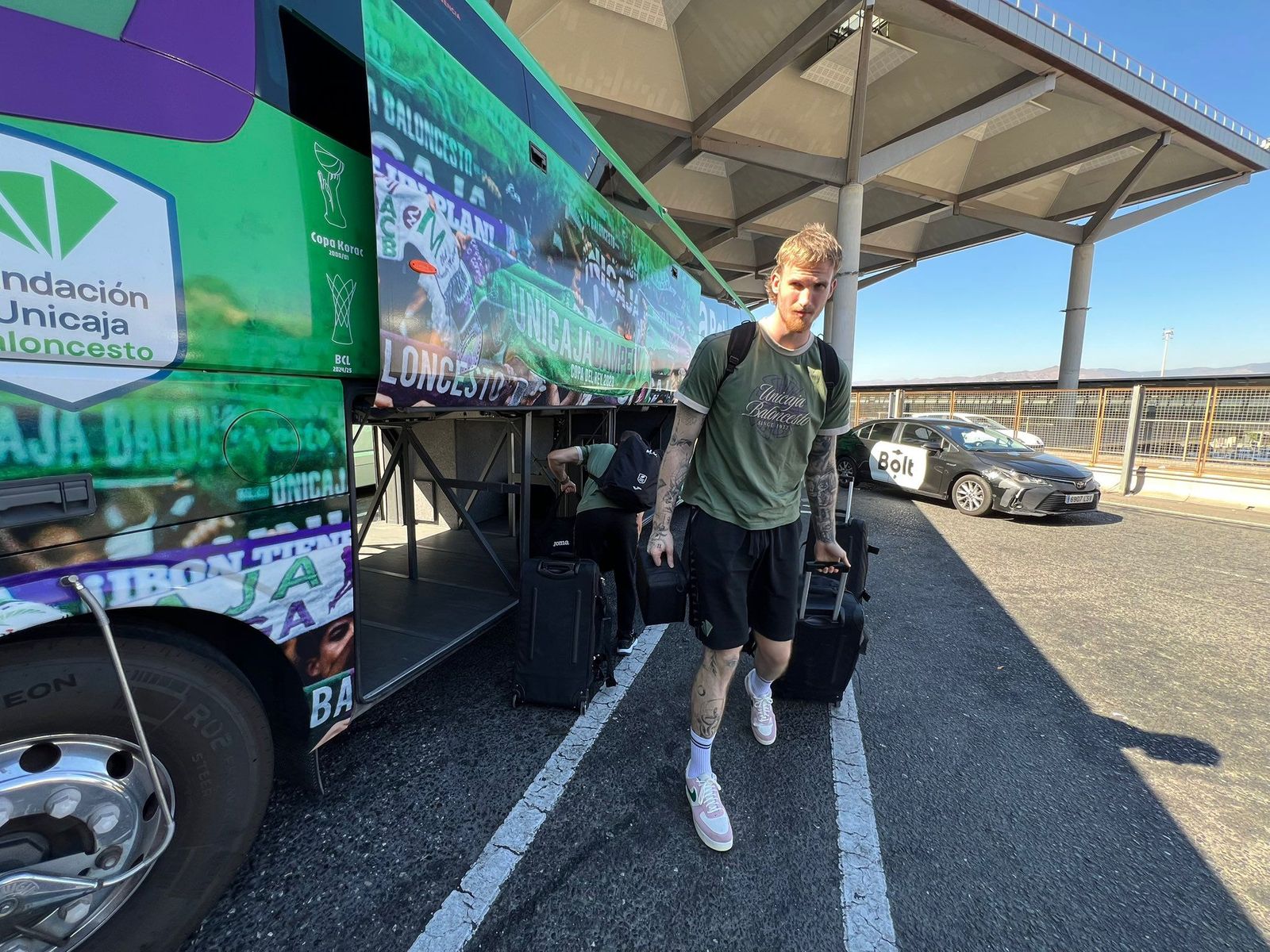 El Unicaja emprende viaje a Singapur