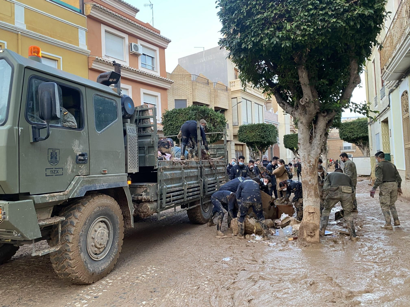 Las imágenes de los soldados de la Brigada Guzmán el Bueno X en Valencia