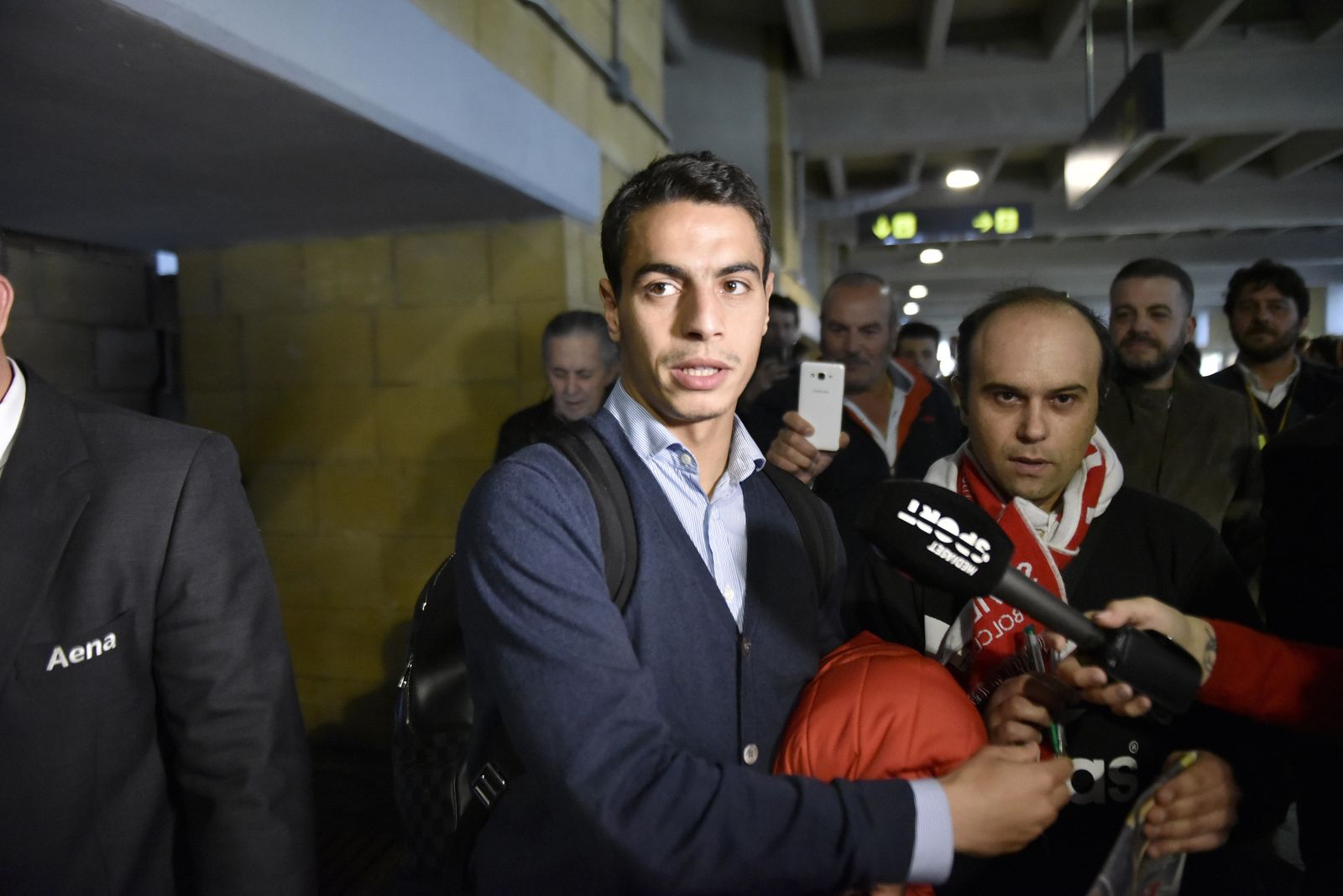 Llegada del Sevilla tras clasificarse a cuartos en Champions