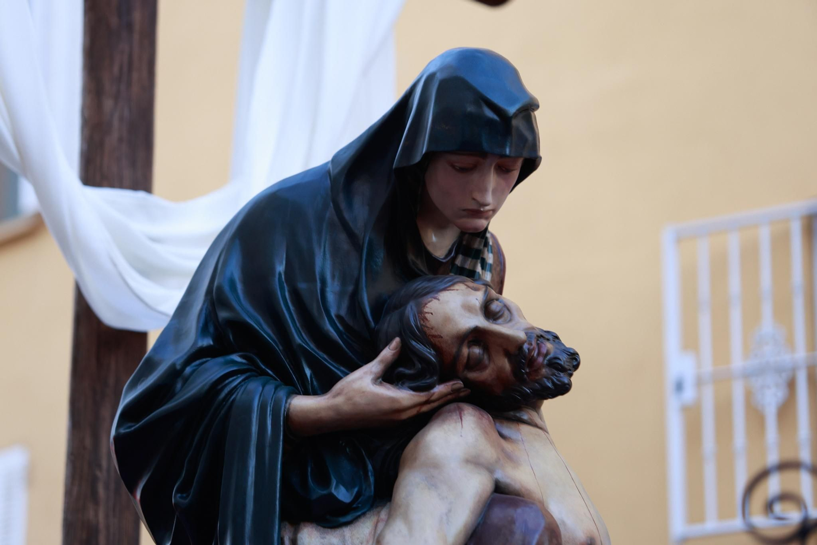 La Piedad en su procesión del Viernes Santo en Málaga, en fotos