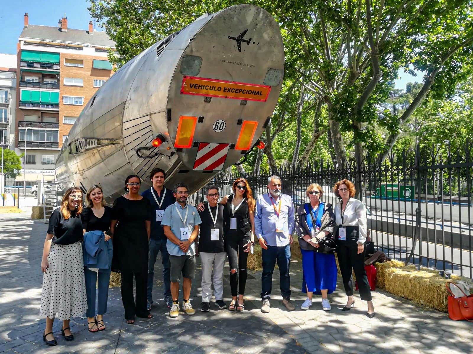 Momento de la inauguración del espacio del fuselaje de DC-9 donde se realiza la iniciativa 'Aterrizaje 2030'