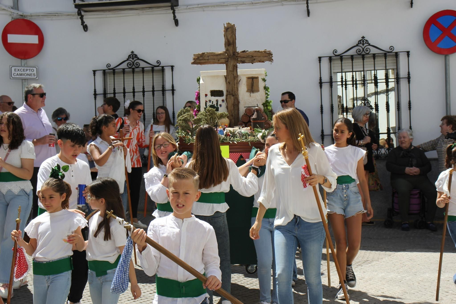 La procesión de la Cruz de Mayo de Montilla, en imágenes