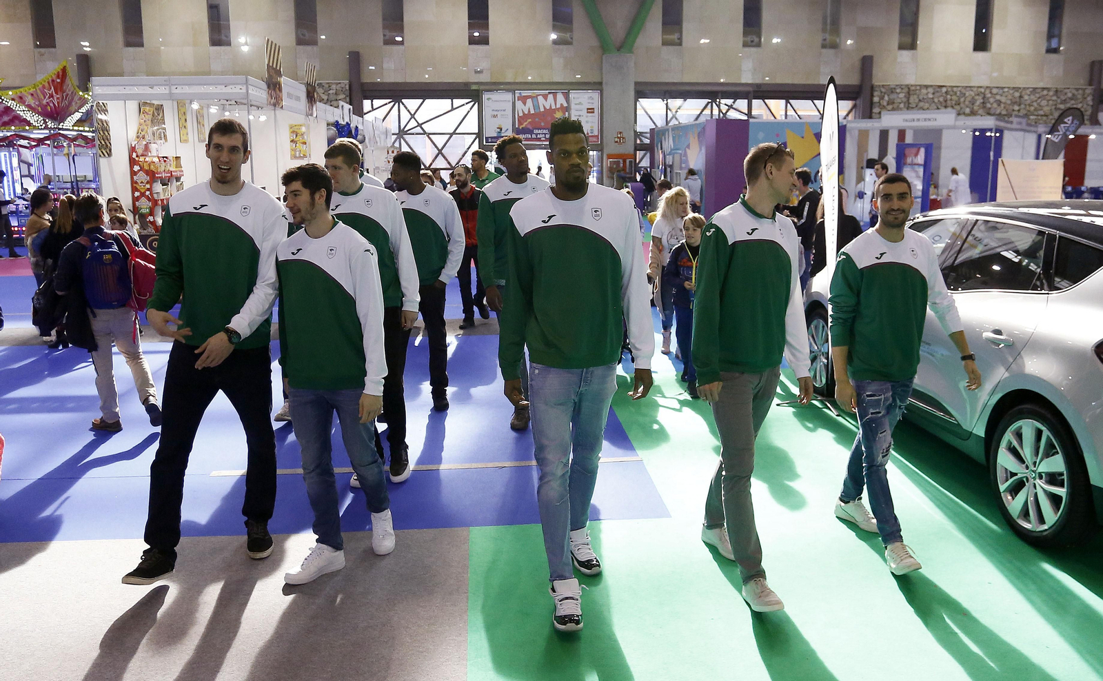 Las fotos de la visita del Unicaja al MIMA.