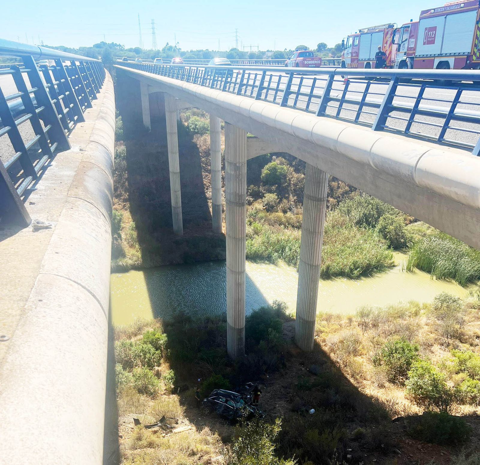Viaducto desde el que se precipitó el vehículo siniestrado