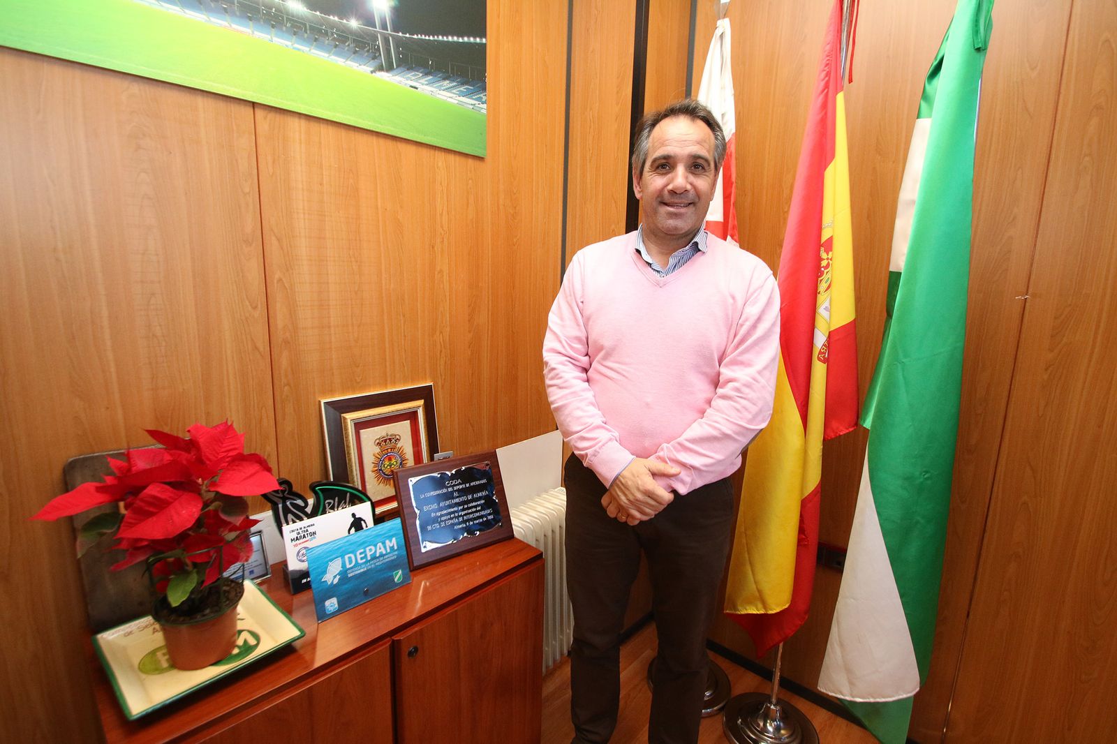 Juanjo Segura en su despacho del Patronato Municipal de Deportes