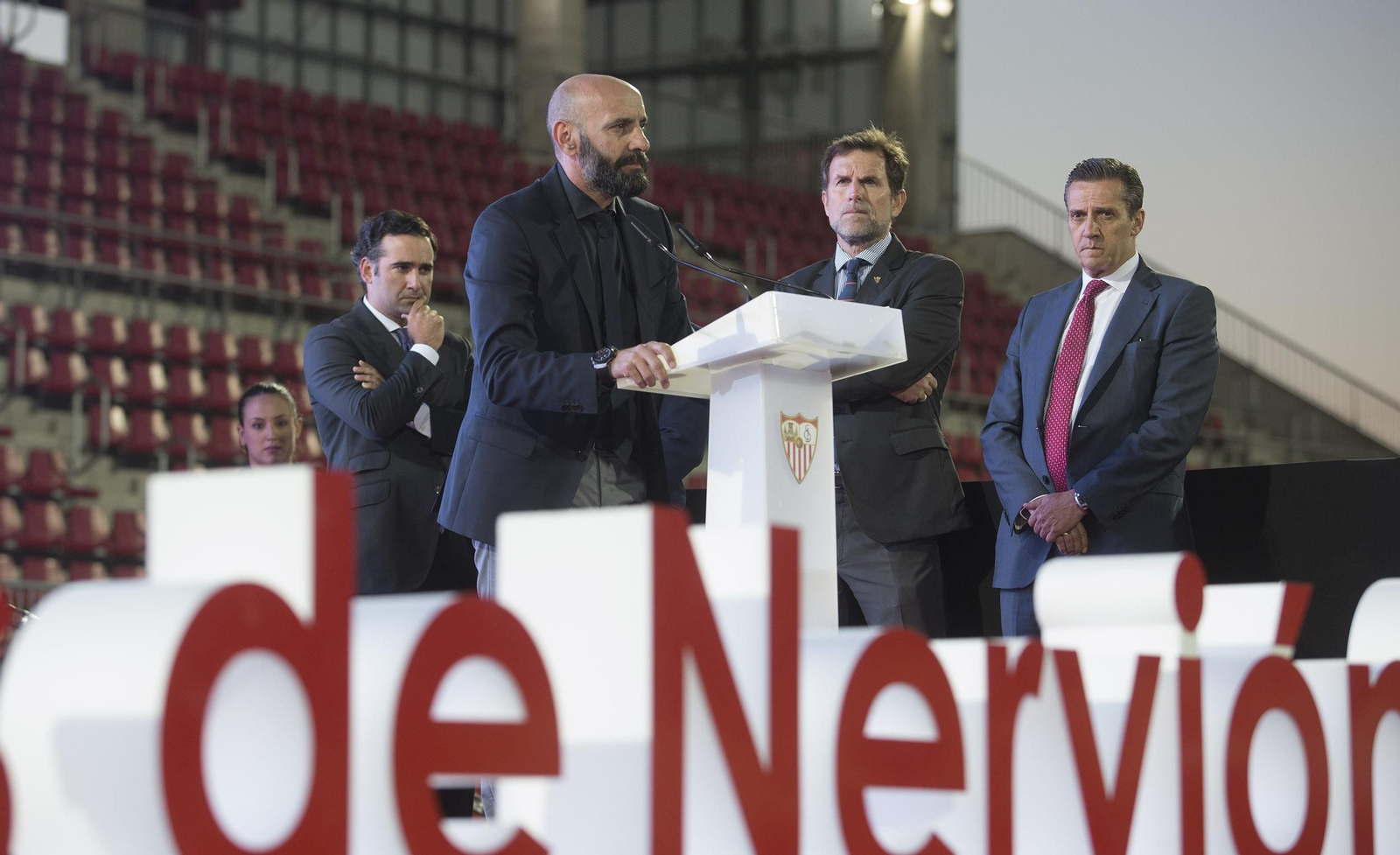 Monchi dio un discurso en el ato 'Fieles de Nervión' en la que prometió "gen sevillista" en la plantilla.