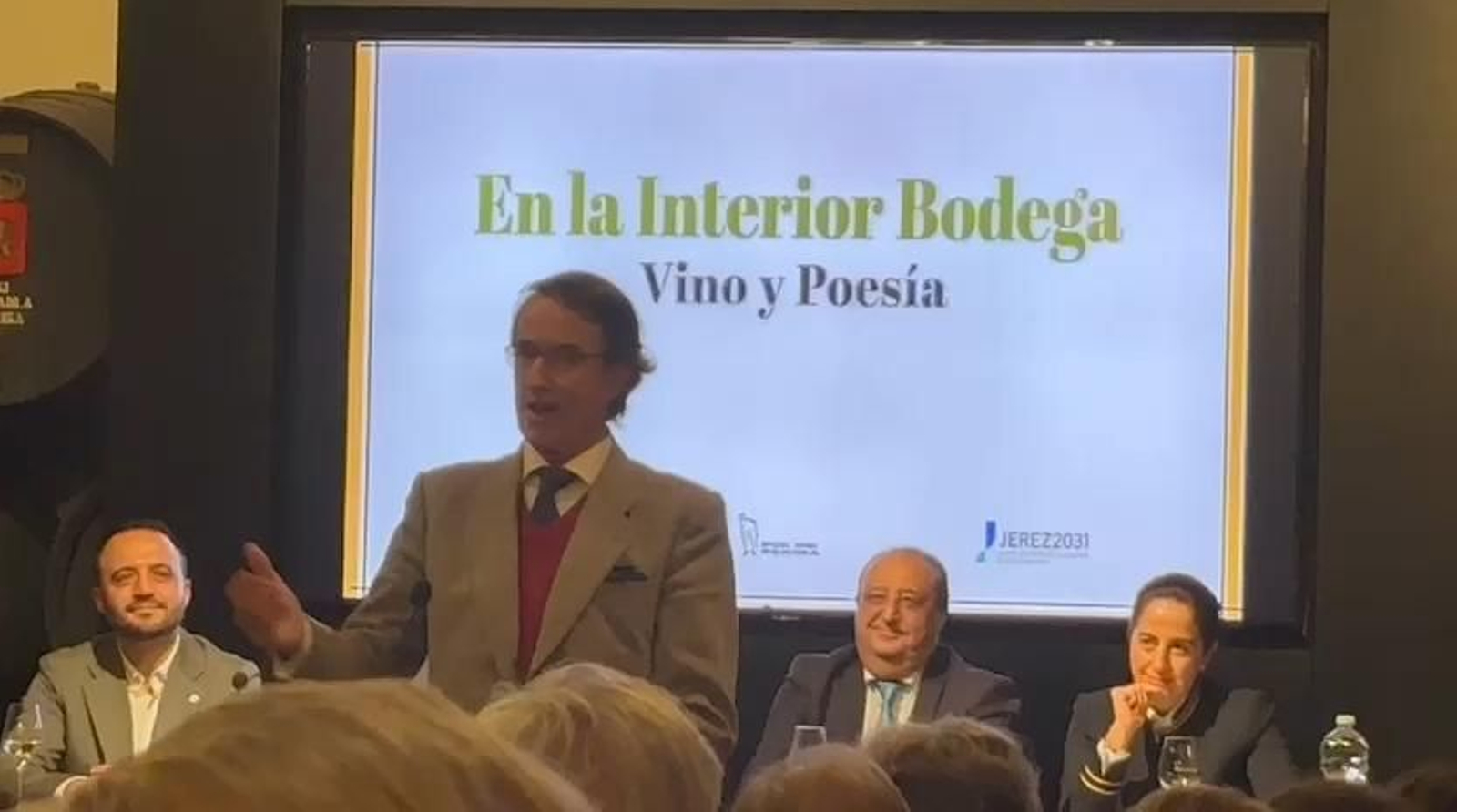 Mauricio González-Gordon leyendo a Pepín Mateos. Mauricio González-Gordon leyendo a Pepín Mateos.