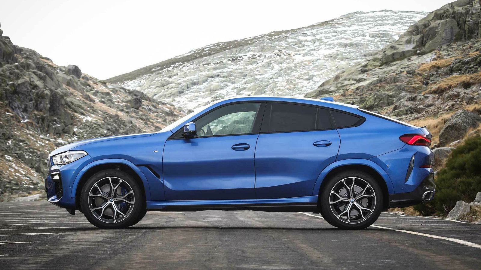 El BMW X6 tiene una silueta de SUV coupé.