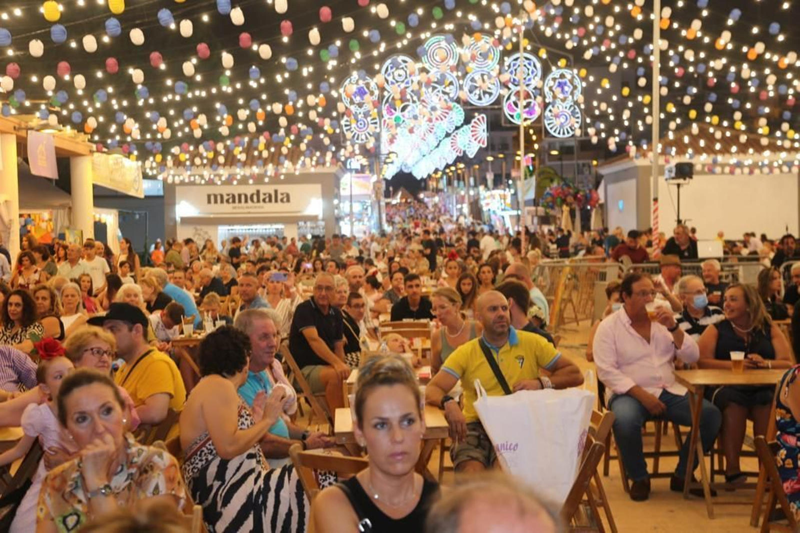 Una caseta en la Feria de la Virgen de la Cruz de Benalmádena.