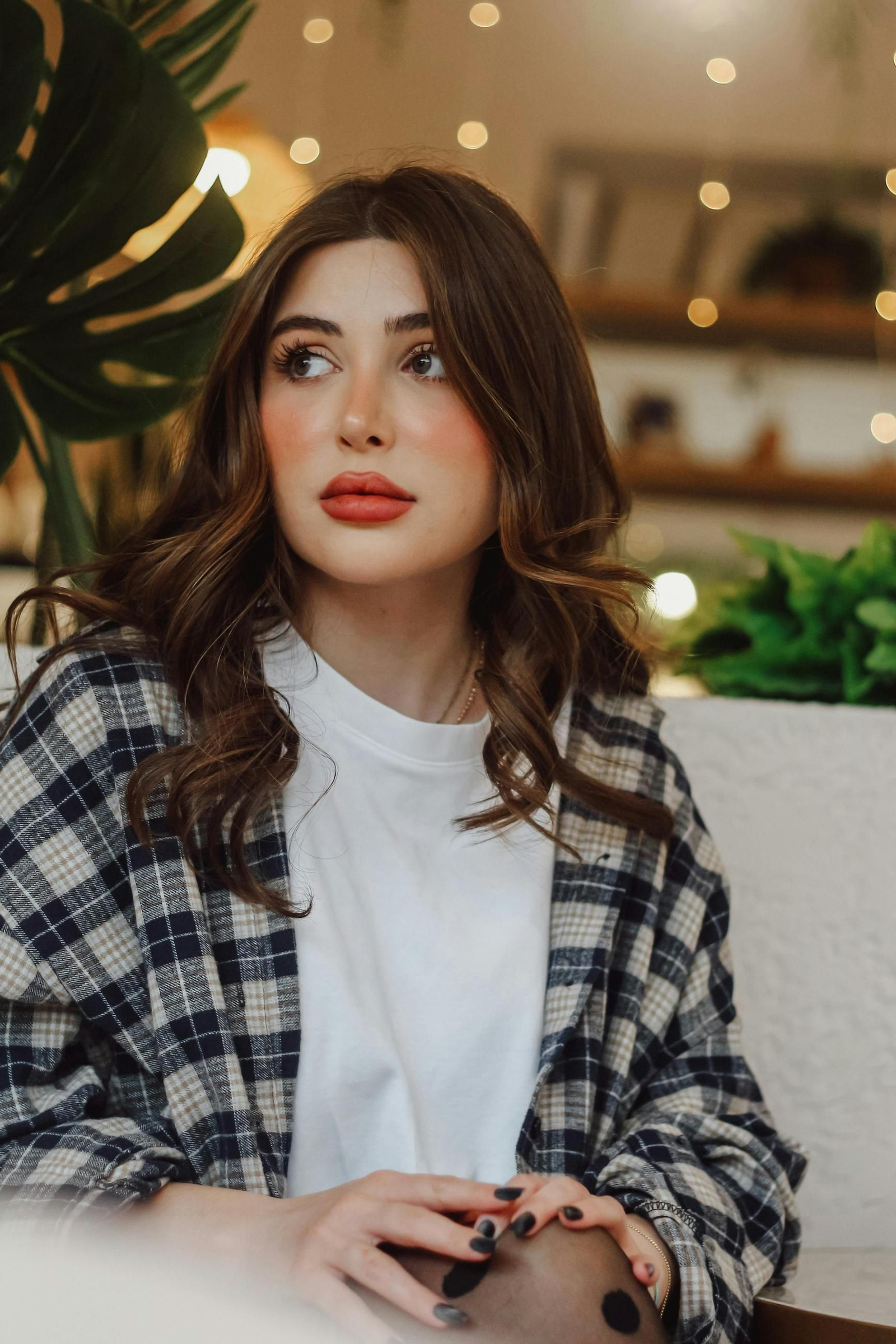 El maquillaje que arrasa esta Navidad potencia el acabado luminoso y con un resplandor que recuerda al brillo de la Luna.