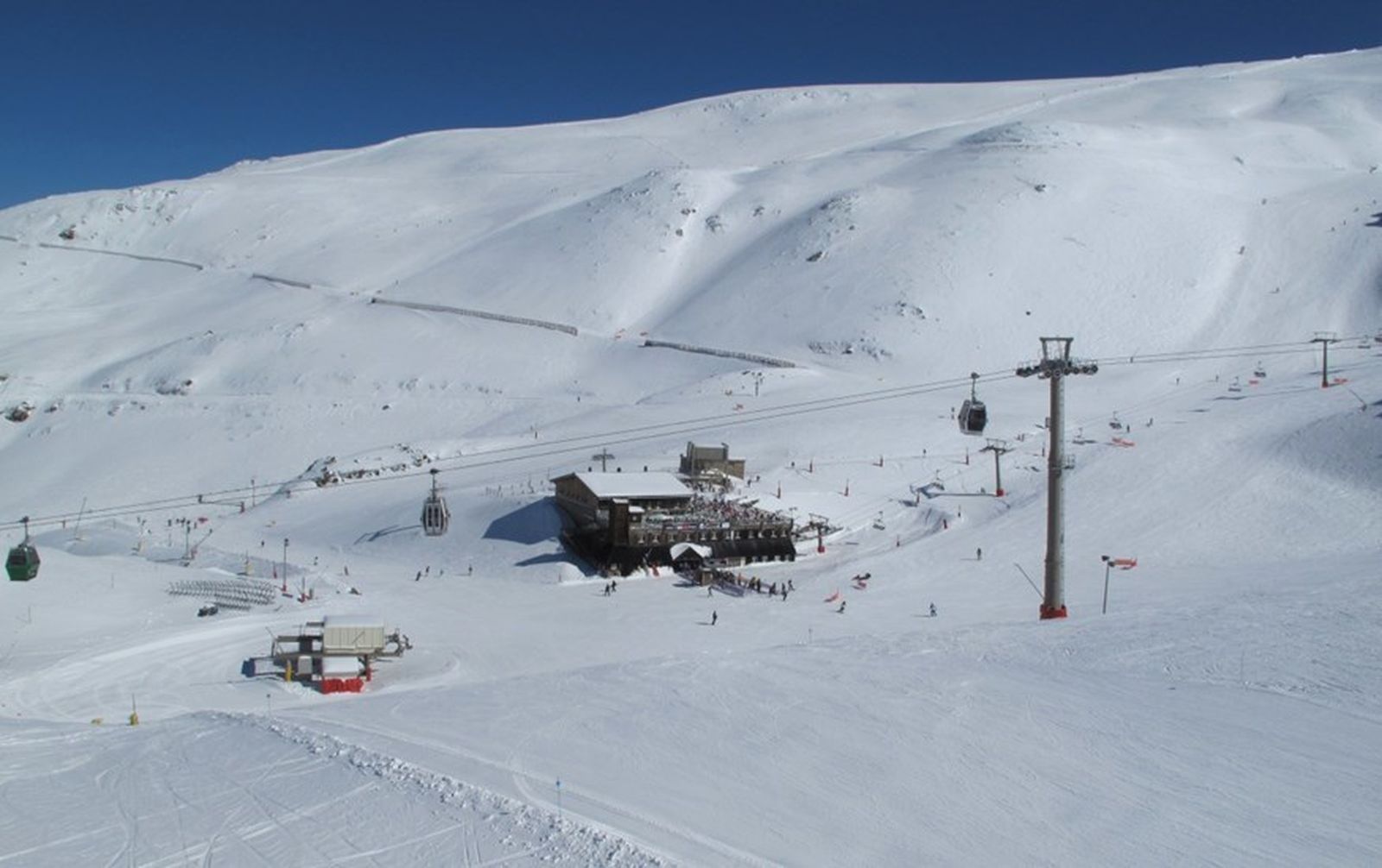 Sierra Nevada tiene su mayor superficie esquiable de la temporada