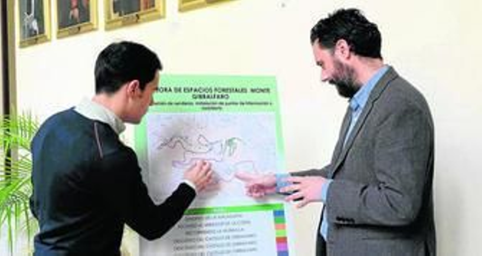Raúl Jiménez durante la presentación de las tres nuevas rutas en el Monte Gifralfaro. Raúl Jiménez durante la presentación de las tres nuevas rutas en el Monte Gifralfaro.