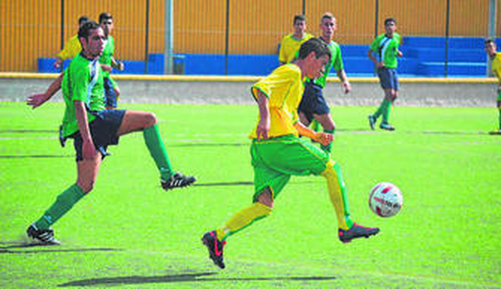 Un lance del partido de ayer en Ceuta.