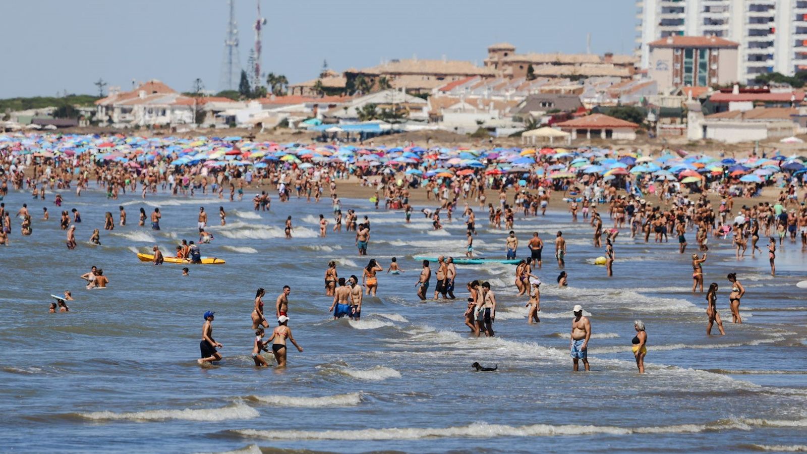 La playa de Punta Umbría, una de las más abarratodas de personas.